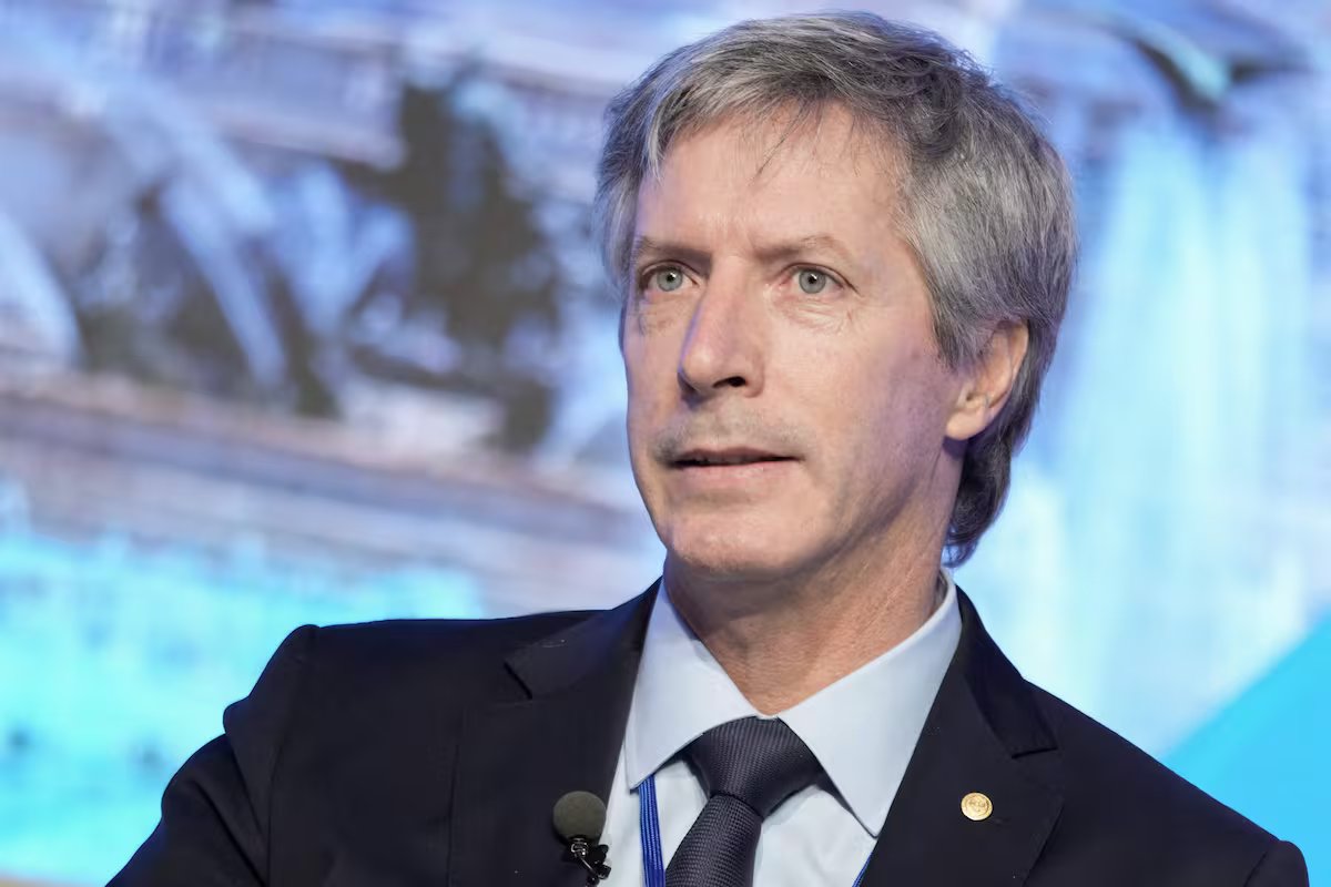 O banco central espera que uma “queda rápida da inflação” empurre pesos para as ruas
