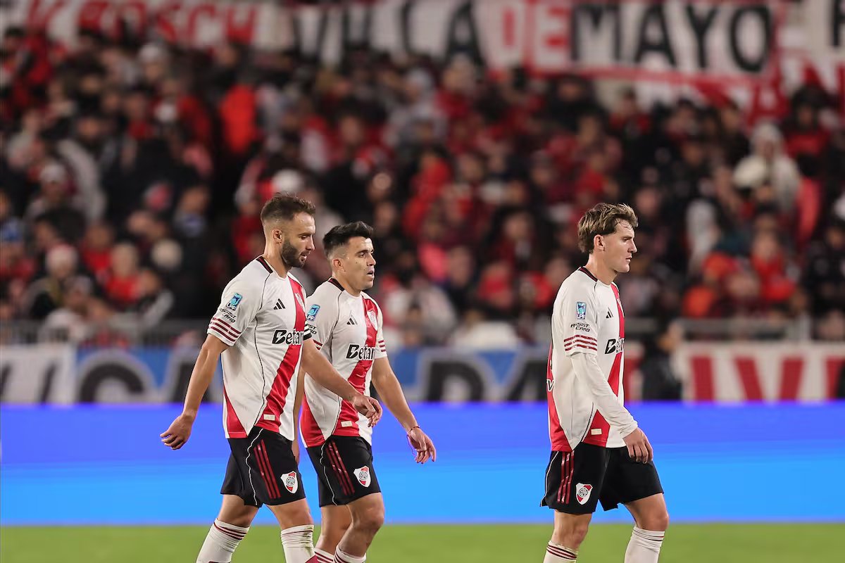 O combo que afundou o River. os titulares não responderam e a substituição foi cara a cara
