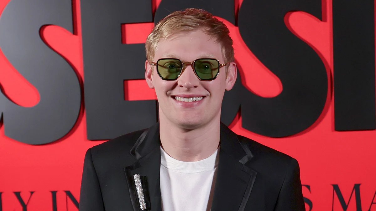 O diretor de ‘Obsession’, Curry Barker, já está recebendo grandes ofertas de Hollywood após o sucesso de bilheteria surpresa – Just Jared – Celebrity News & Gossip