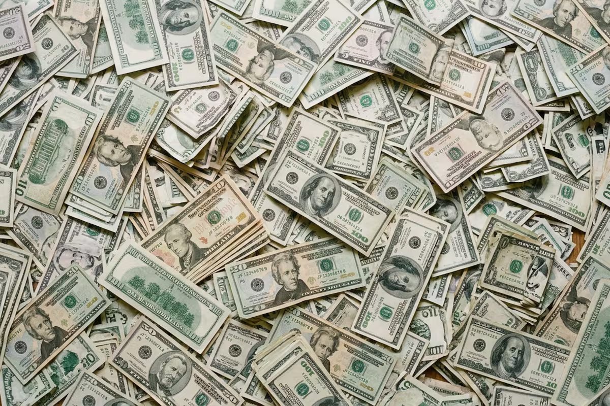 O dólar hoje e o dólar azul hoje. quanto está à venda neste domingo, 10 de maio?