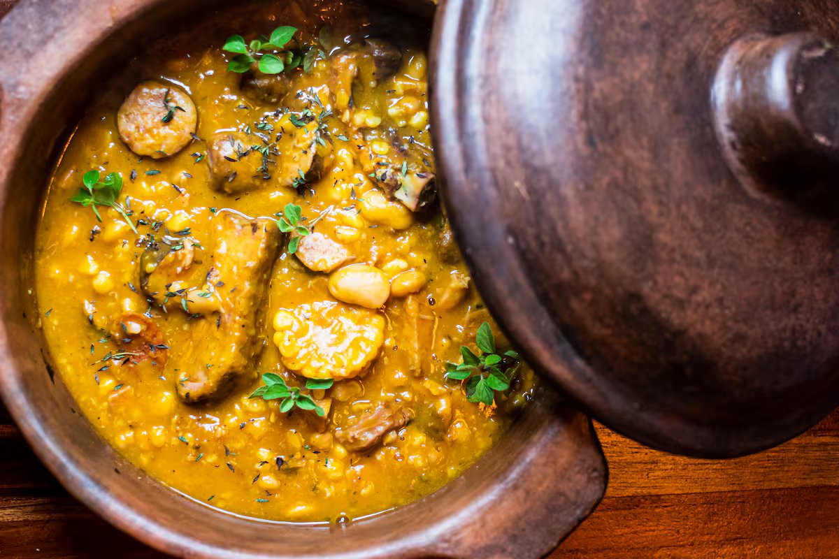 O especialista em gastronomia compartilha os ingredientes do locro perfeito no dia 25 de maio
