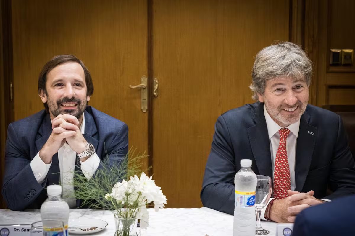 O governo enviou 45 novas listas de juízes e procuradores ao Senado para negociar com a oposição de diálogo.