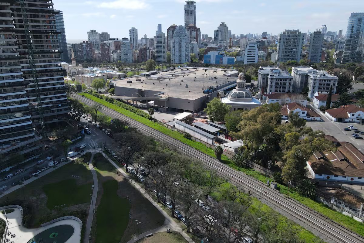 O governo está leiloando um terreno incomum na Via Libertador, no coração de Palermo
