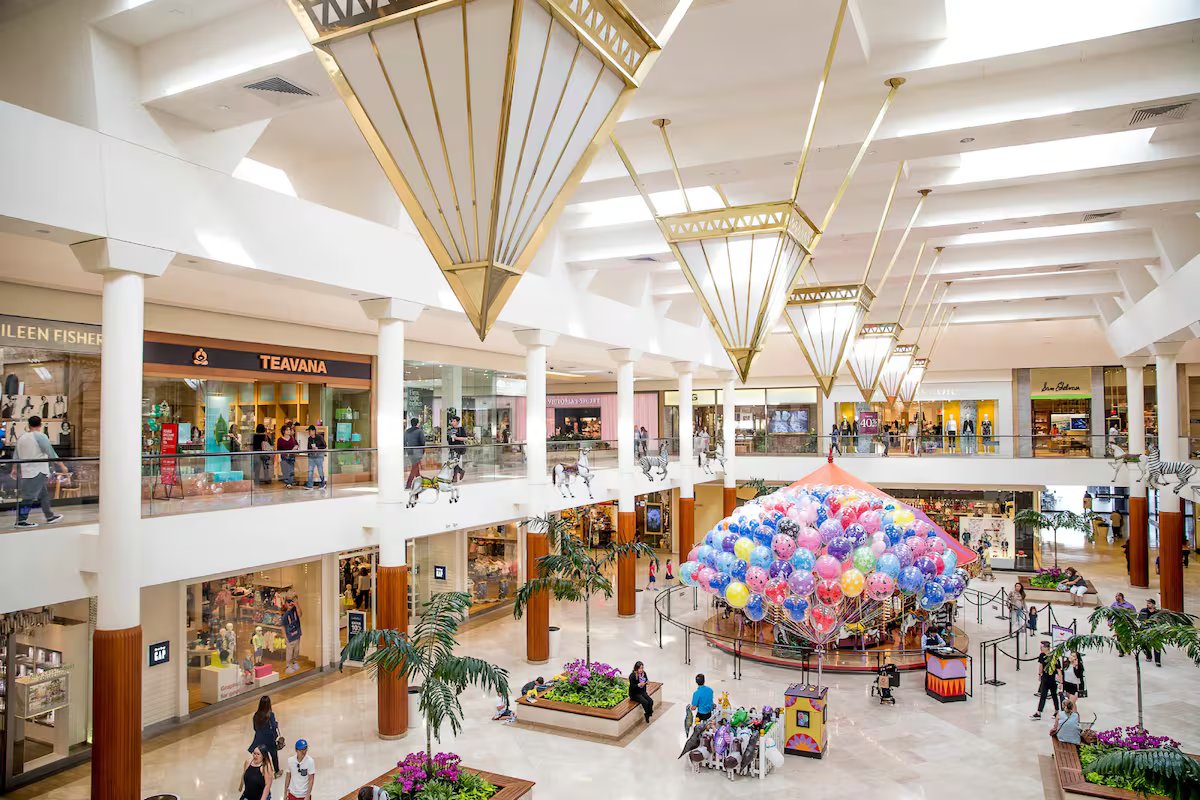 O maior shopping center da Califórnia fica a menos de uma hora de Los Angeles e é ideal para fugir do calor do verão