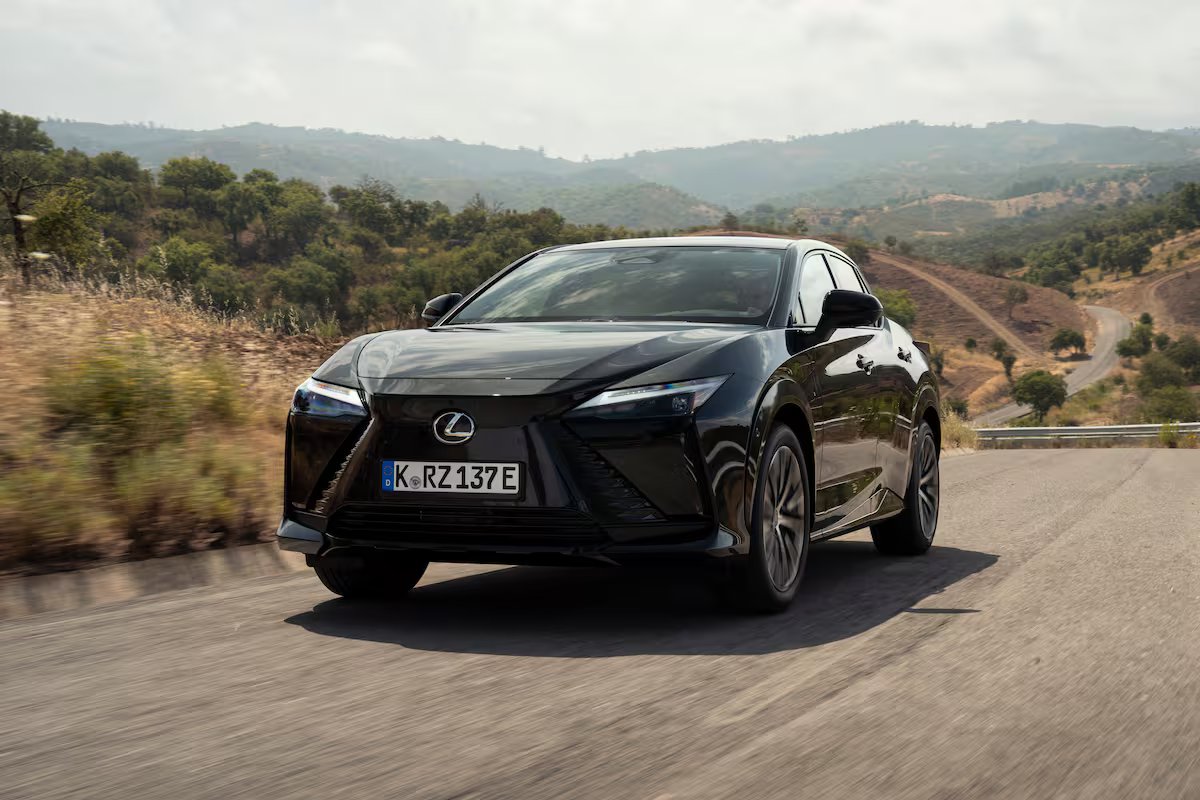 O novo SUV Lexus e a estratégia da marca para conquistar o mercado. um novo sedã?