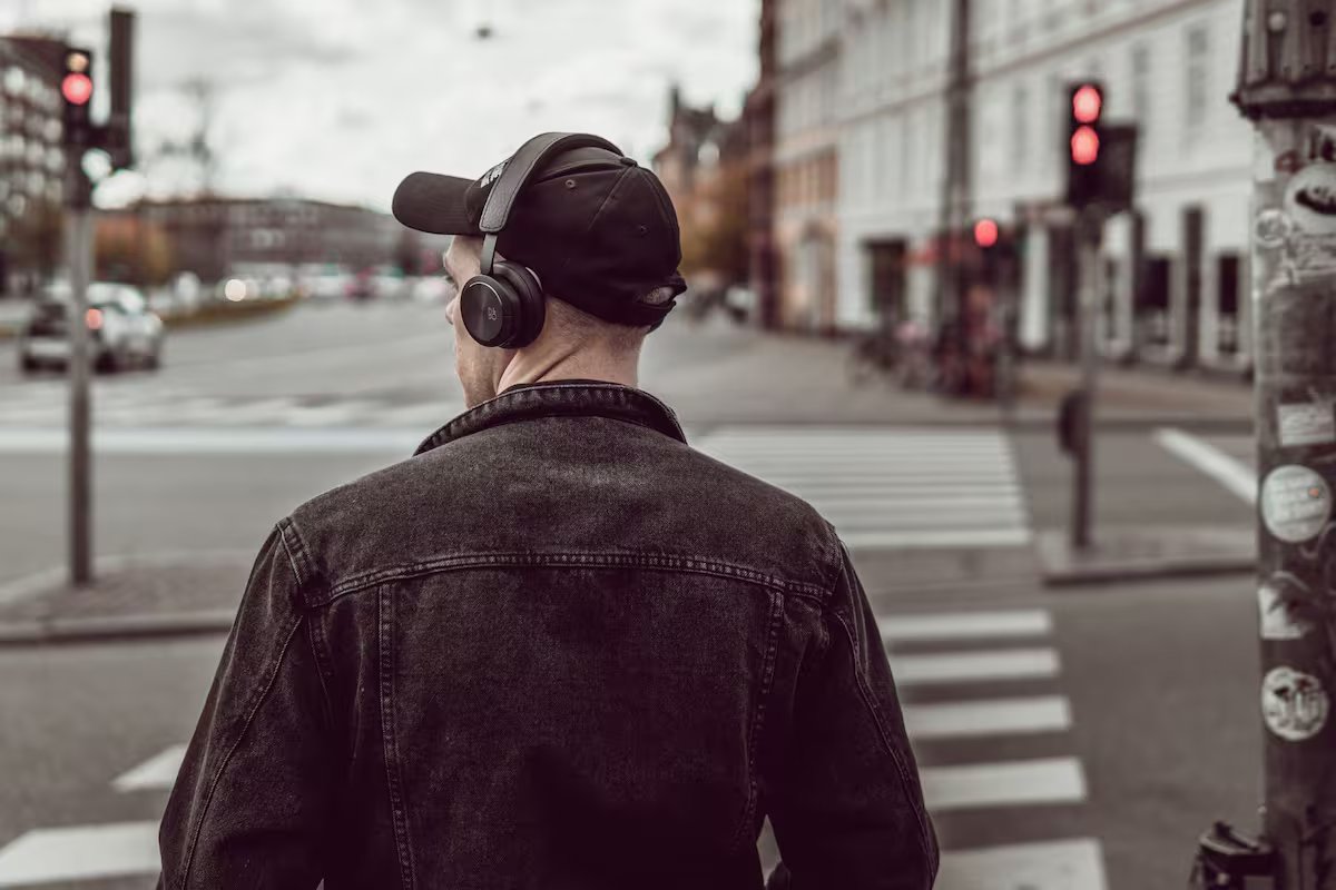 O que a psicologia diz sobre as pessoas que ouvem sempre as mesmas músicas?