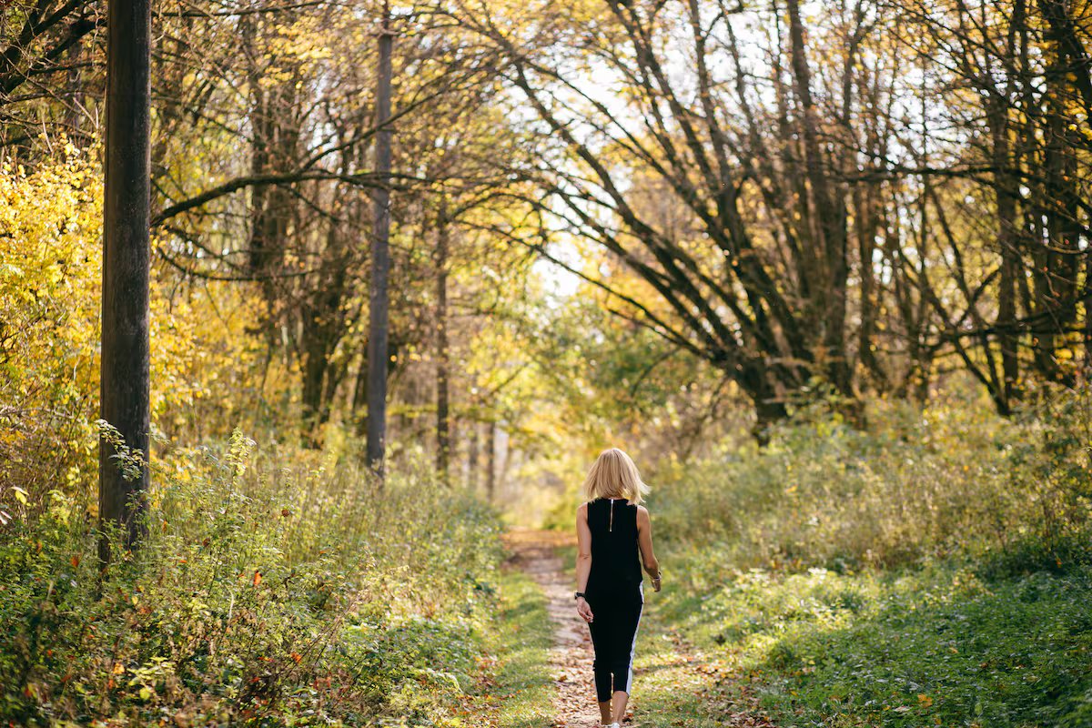 O que é a caminhada de um fazendeiro? exercício que abrange o mundo do ‘ajuste’, fortalece todo o corpo e melhora o equilíbrio.