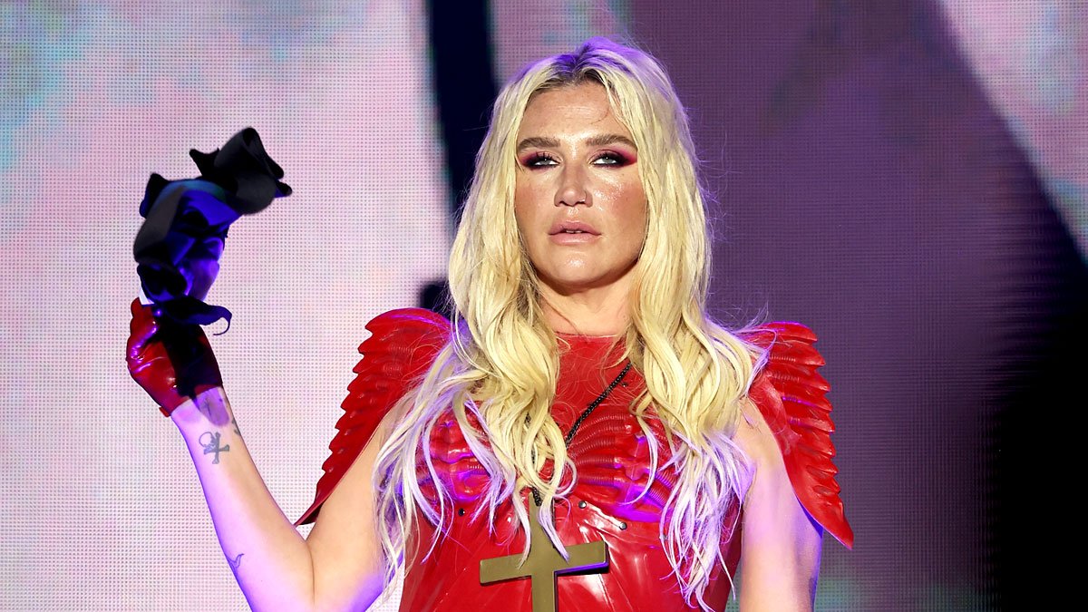 O set list da turnê Freedom 2026 de Kesha é revelado após o primeiro show e é muito semelhante à turnê anterior – Just Jared – Celebrity News & Gossip