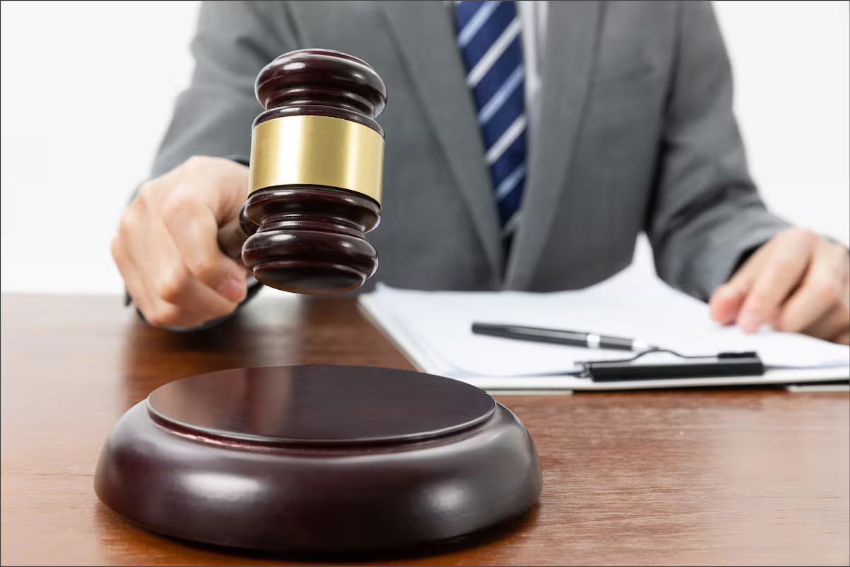 O tribunal de imigração de São Francisco está a fechar, deixando milhares de requerentes de asilo no limbo. o que eles deveriam fazer agora?