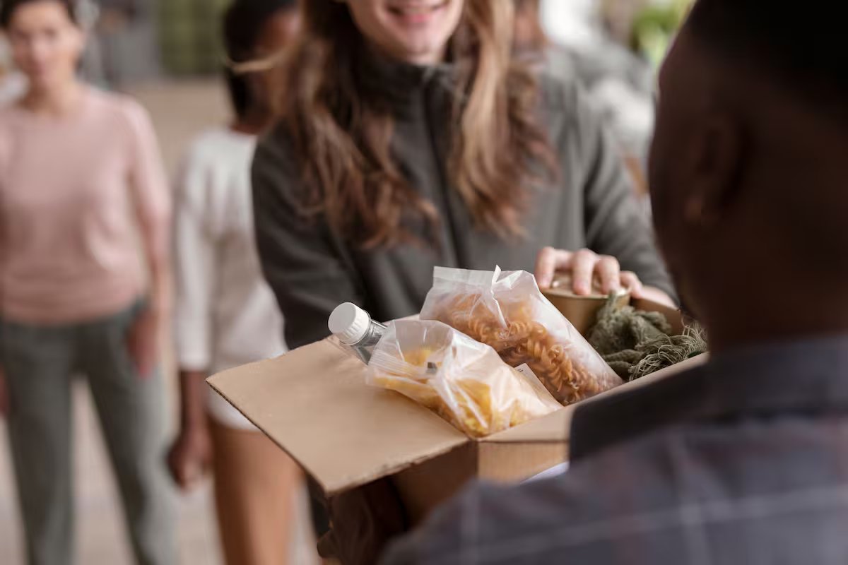 Onde entregarão comida grátis no Texas na semana de 11 a 15 de maio de 2026. horários e requisitos das refeições