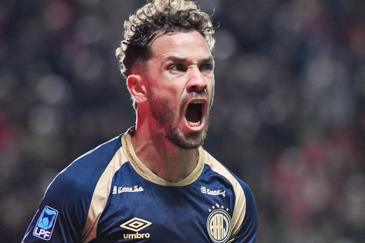 Os argentinos venceram o Huracán com gol do ex-jogador da Globo Molina e chegaram às semifinais.
