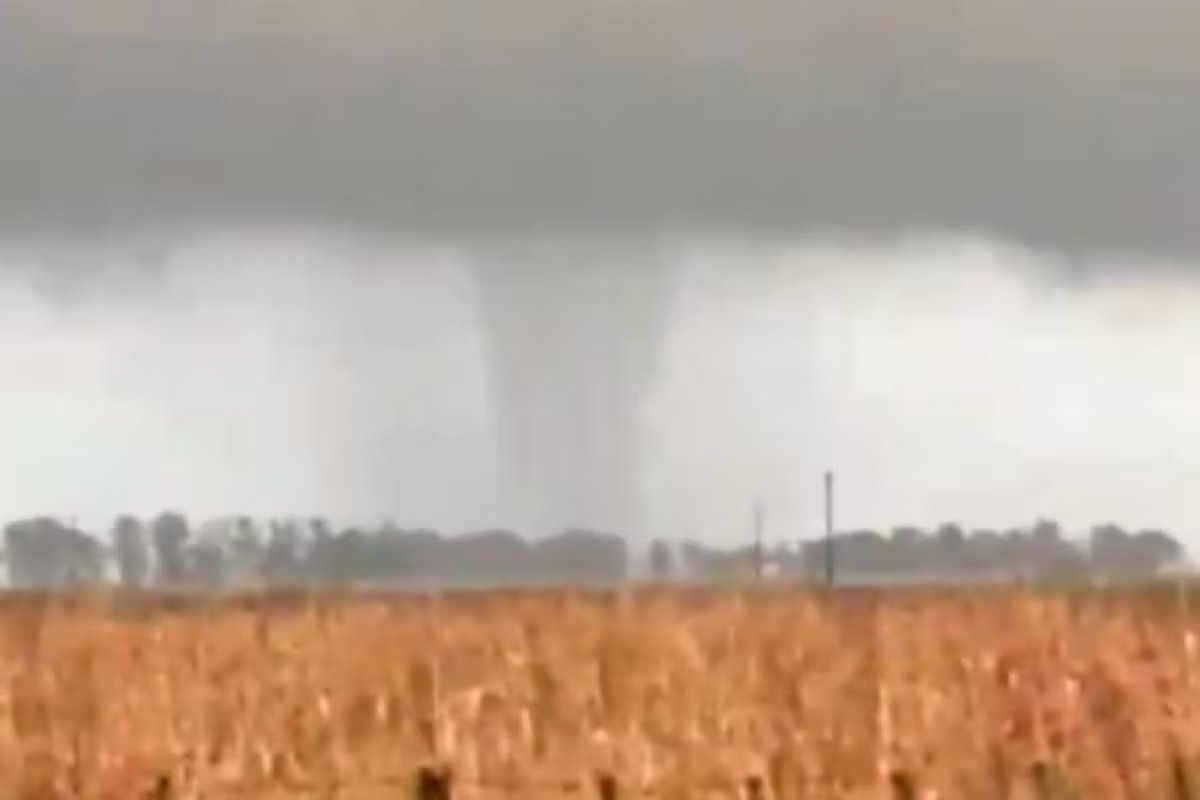 Os vídeos mais chocantes da tempestade noturna que atingiu a AMBA: inundações, granizo e tornados