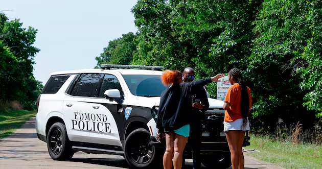 Polícia de Oklahoma investiga tiroteio em massa enquanto potencial suspeito permanece não identificado – Deseret News