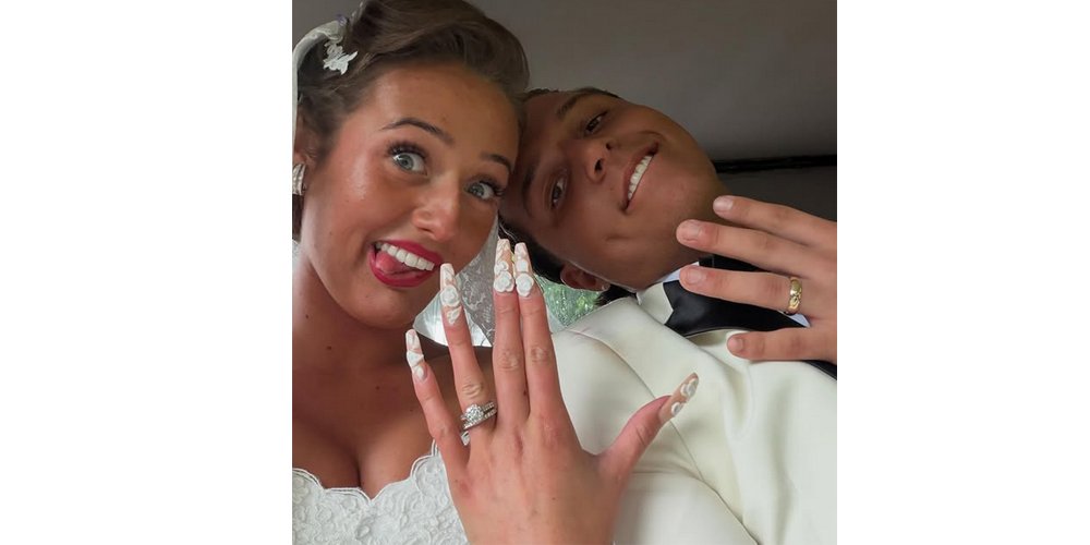 Por que Venezuela Fury se casou aos 16 anos e como sua mãe Paris se sente – Just Jared – Notícias e fofocas de celebridades