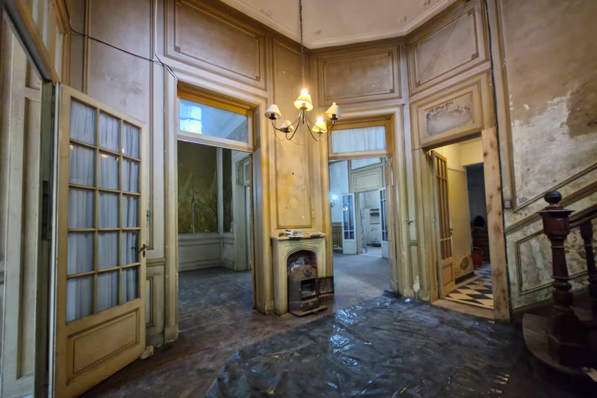 Por que algumas casas antigas têm portas muito altas? história do design