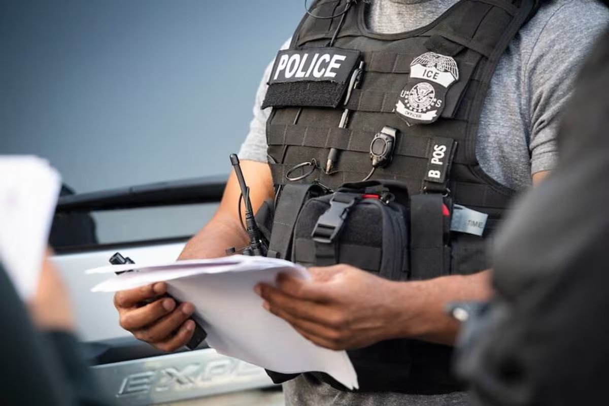 Rescisão do ICE. quais documentos os beneficiários do DACA devem trazer para evitar a detenção, de acordo com um advogado de imigração