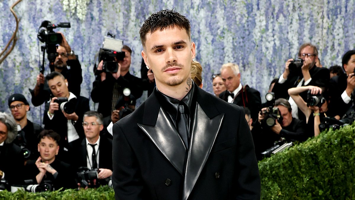 Romeo Beckham faz estreia no Met Gala em meio à ausência de 12 anos de seus pais no evento – Just Jared – Notícias e fofocas de celebridades