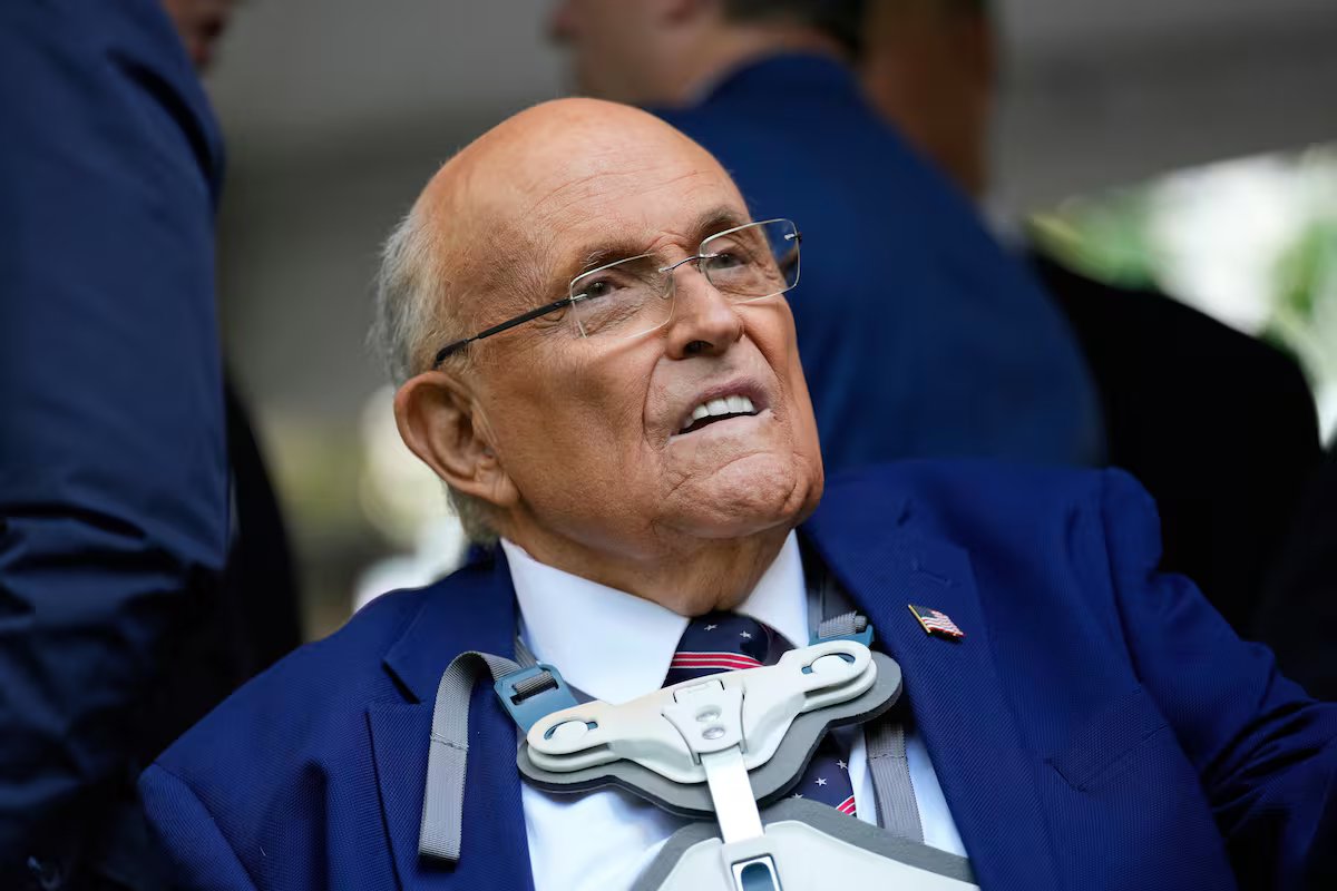 Rudy Giuliani foi hospitalizado, seu estado é grave