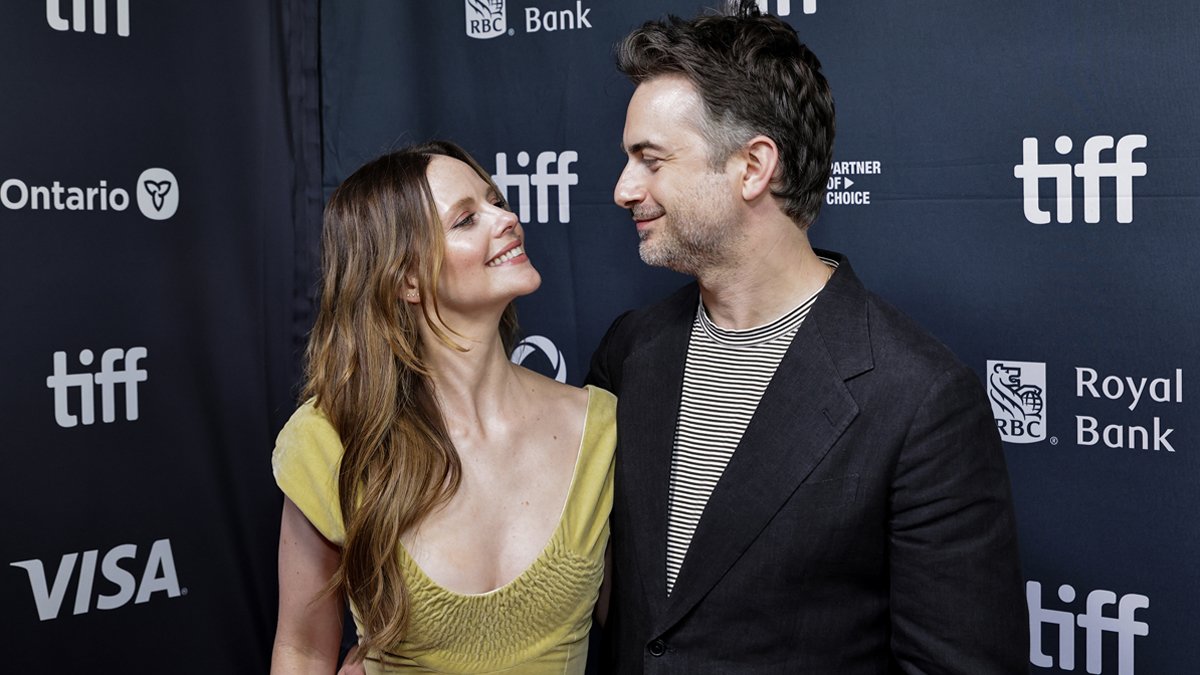 Sarah Ramos está grávida e esperando o primeiro filho do marido Matt Spicer – Just Jared – Celebrity News & Gossip
