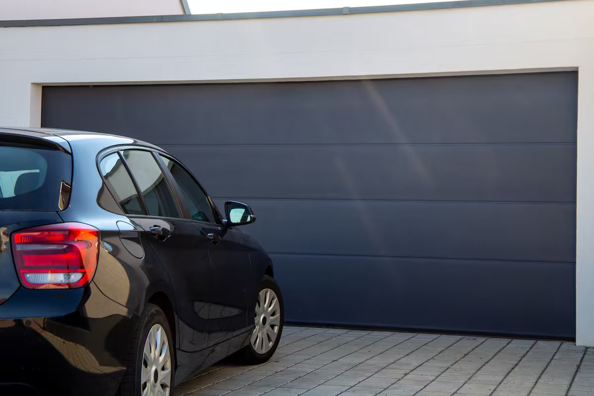 Segurança versus estética. como escolher o melhor portão de garagem para sua casa