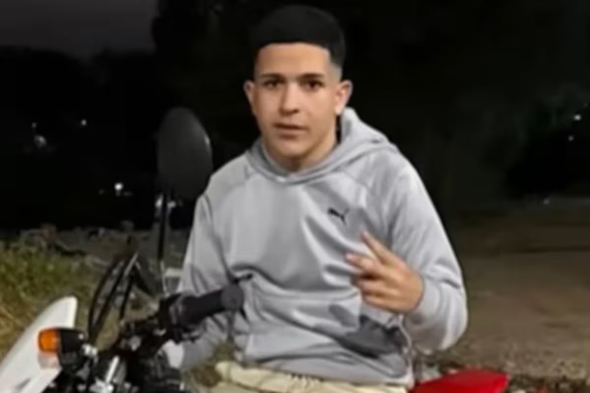 Seis policiais foram indiciados no caso de um jovem que morreu enforcado na cela da delegacia de Córdoba.