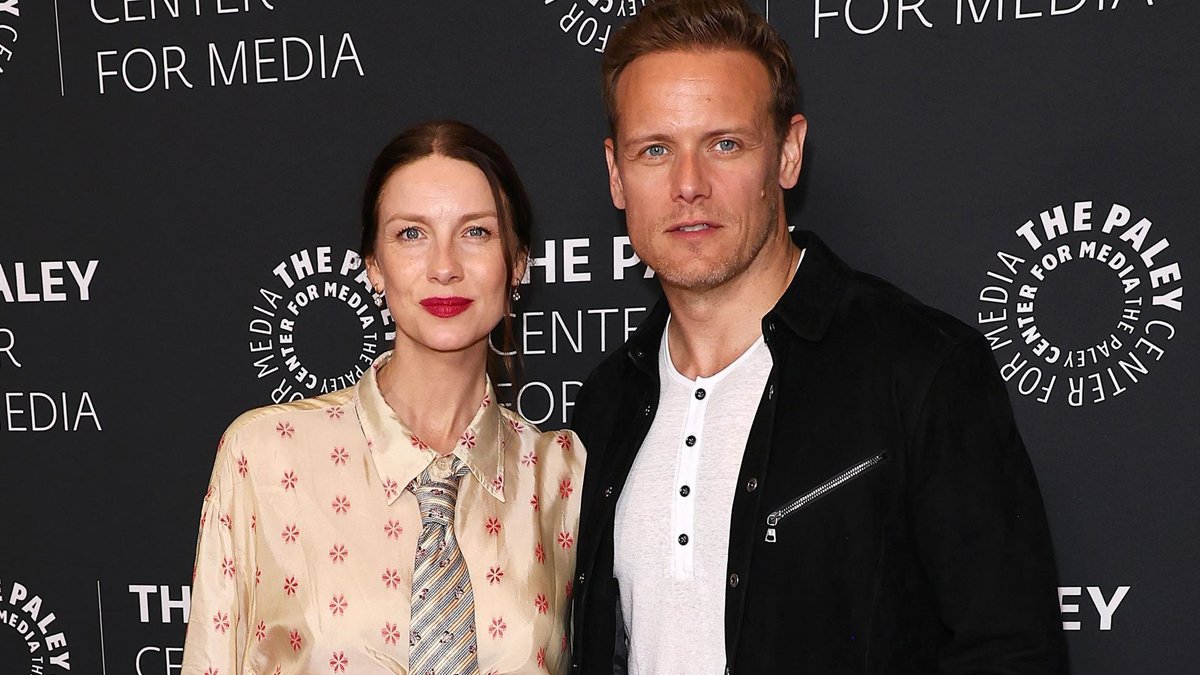 Spoilers do final da série ‘Outlander’: Caitriona Balfe compartilha suas teorias sobre esse final chocante! – Just Jared – Notícias e fofocas sobre celebridades