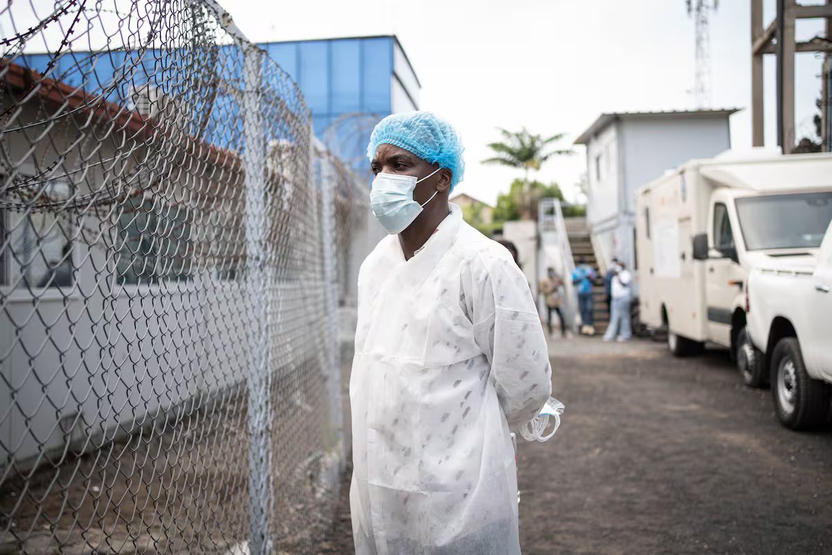 Surto de Ébola no Congo matou mais de 130 pessoas e preocupa-se com a sua rápida propagação