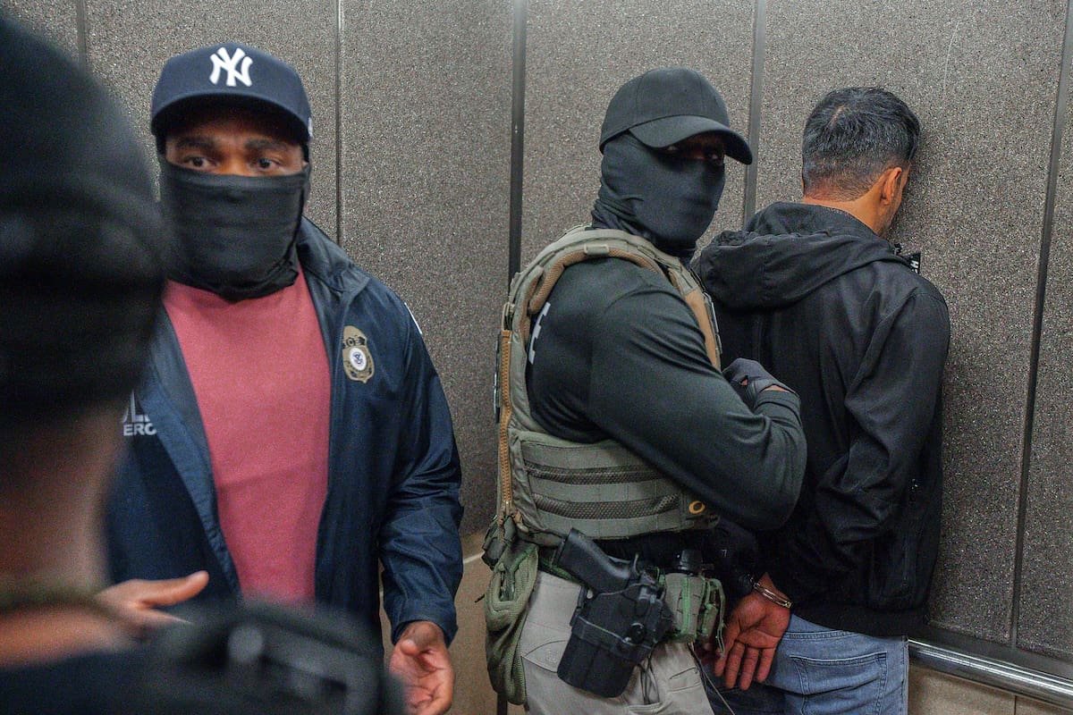 Suspensão do ICE em Nova York. uma ordem legal que limita as prisões de migrantes aos tribunais de Manhattan