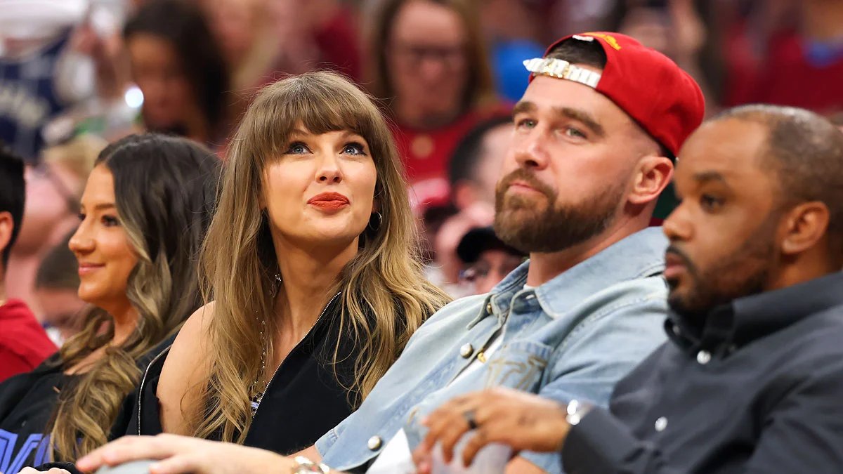 Taylor Swift e Travis Kelce comparecem ao jogo de playoff do Knicks vs. Cavs, sentados ao lado de amigos de longa data – Just Jared – Celebrity News & Gossip