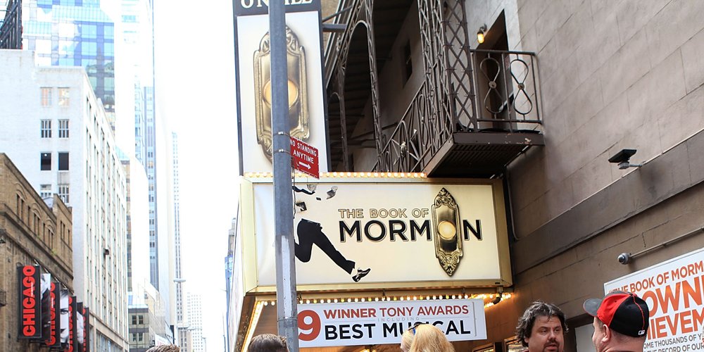 Teatro da Broadway do ‘Livro de Mórmon’ pega fogo e sofre ‘danos substanciais’: leia a declaração – Just Jared – Notícias e fofocas de celebridades