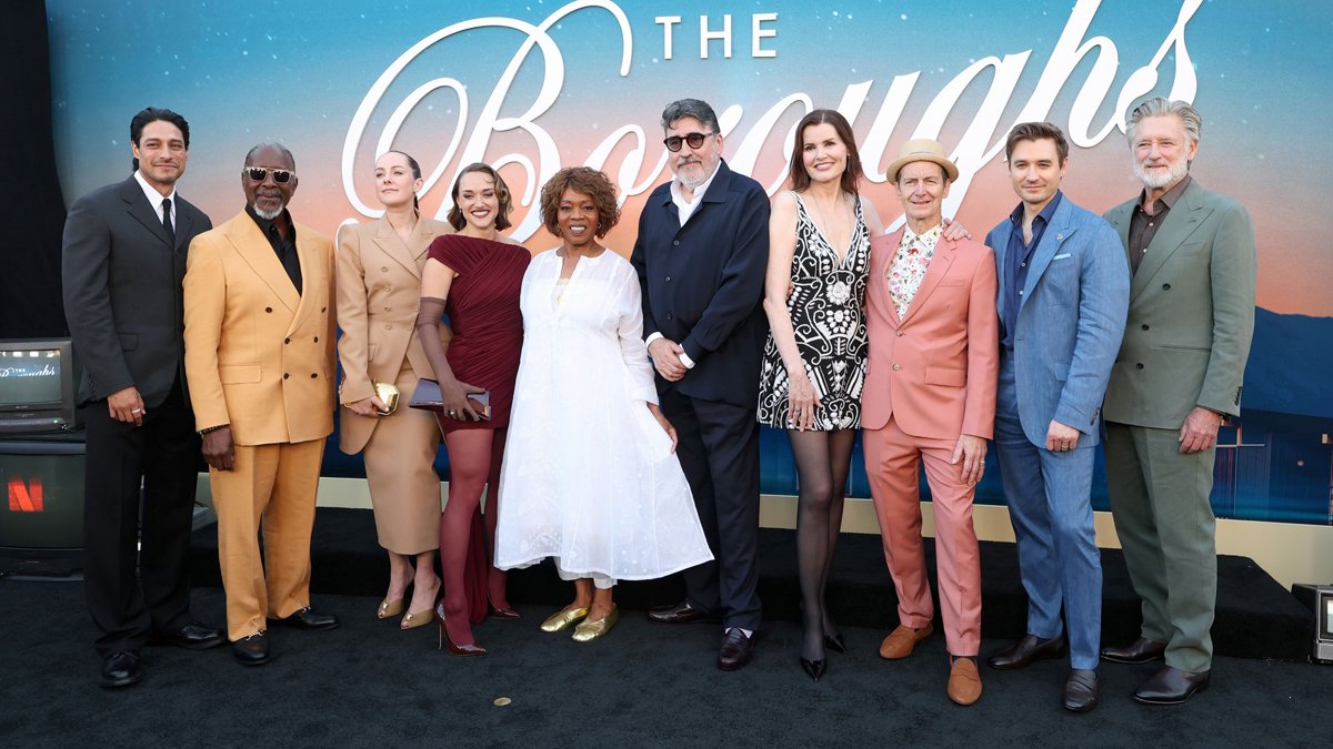 ‘The Boroughs’ da Netflix estreia em Los Angeles com Geena Davis, Bill Pullman e elenco – Just Jared – Celebrity News & Gossip