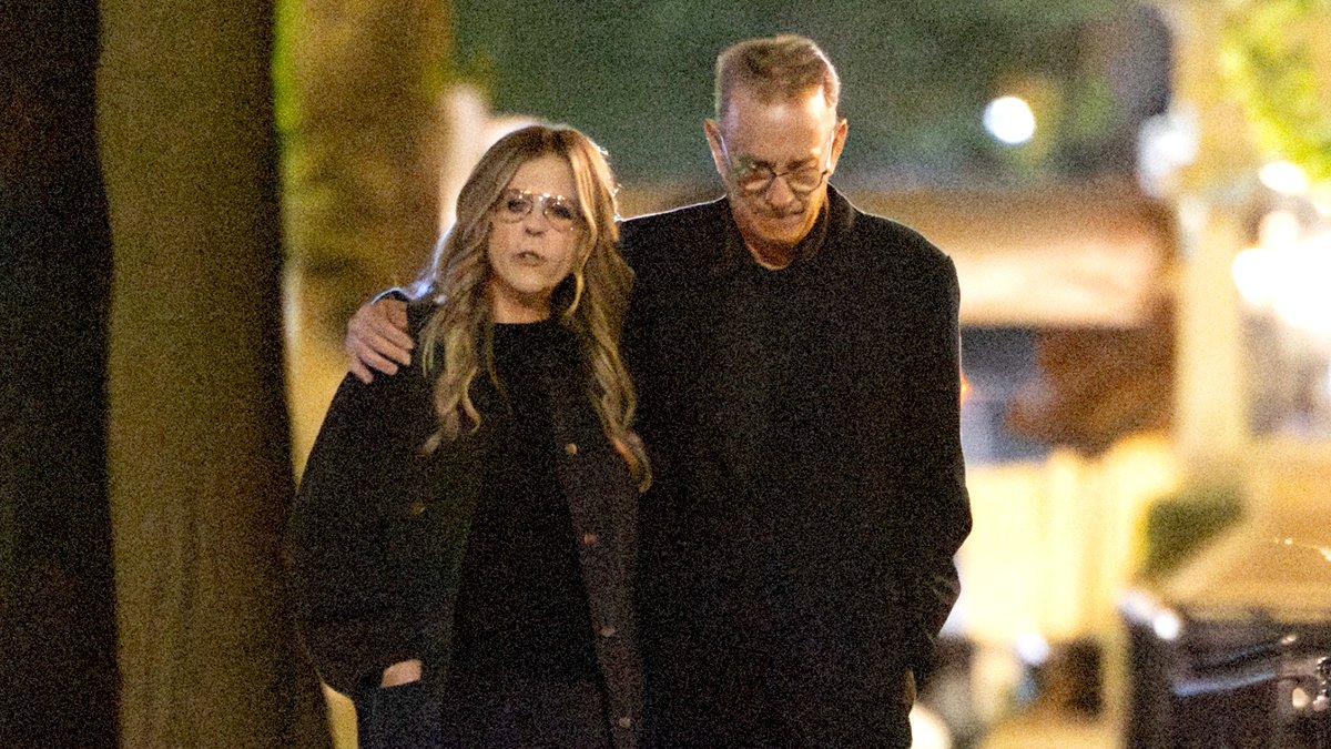 Tom Hanks e Rita Wilson são vistos em um encontro noturno em Nova York em meio a comentários sobre o segredo de seu casamento – Just Jared – Notícias e fofocas de celebridades