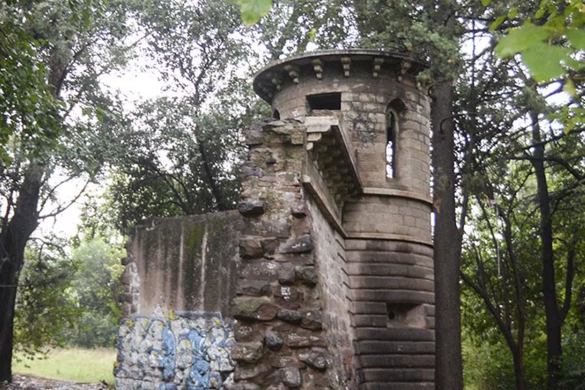 “Torre medieval”. uma iniciativa para dar uma nova vida à “mini prisão” abandonada no parque provincial.