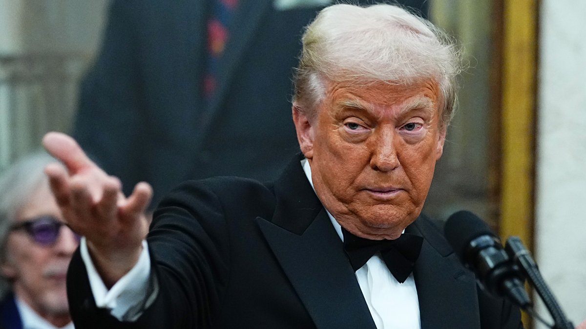 Trump afirma que esteve no cargo por três mandatos enquanto se gabava de ter passado no teste de rastreamento de demência que ele chama de exame cognitivo – Just Jared – Celebrity News & Gossip