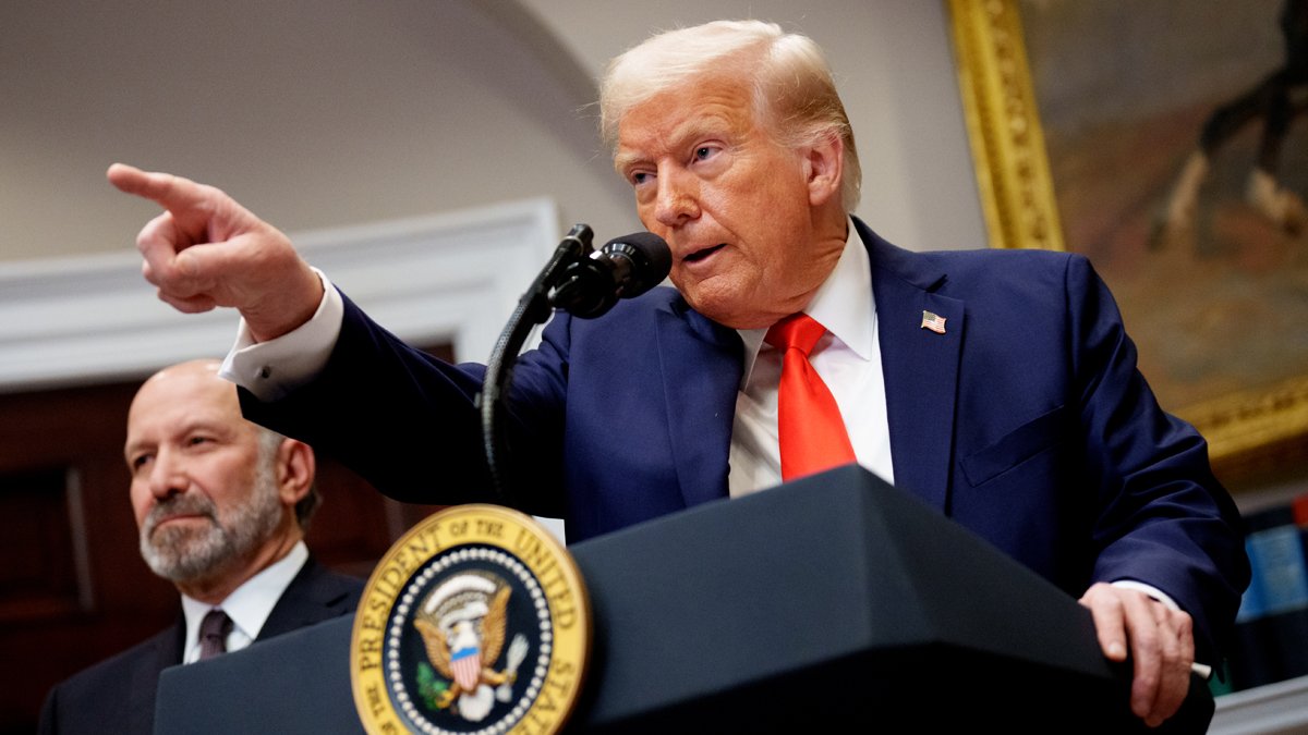 Trump ataca aliado de ‘mente fraca’ e ameaça sua cadeira no Congresso