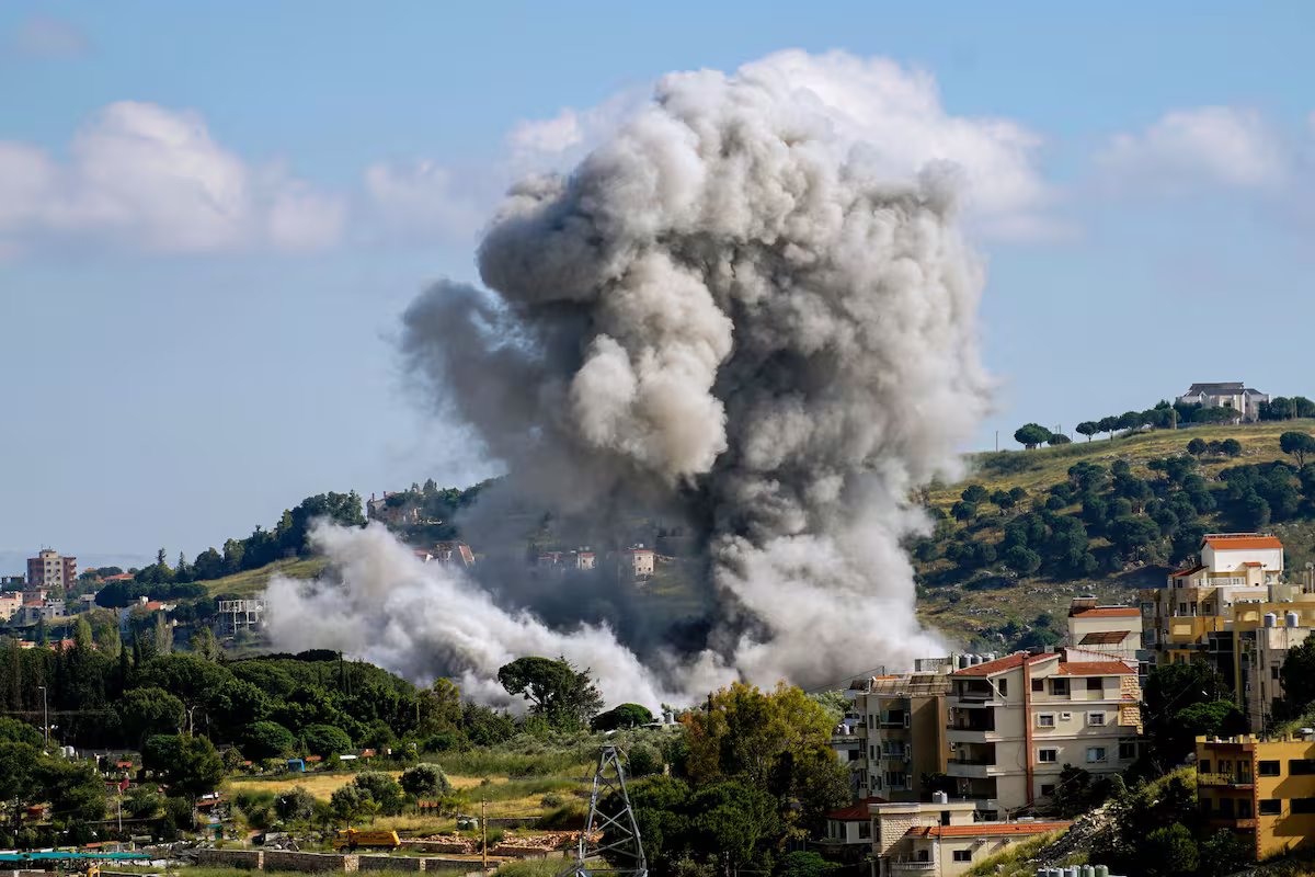 Um duplo revés para as esperanças de paz no Médio Oriente. O Irão promete tomar medidas retaliatórias aos avanços dos EUA e de Israel no Líbano.