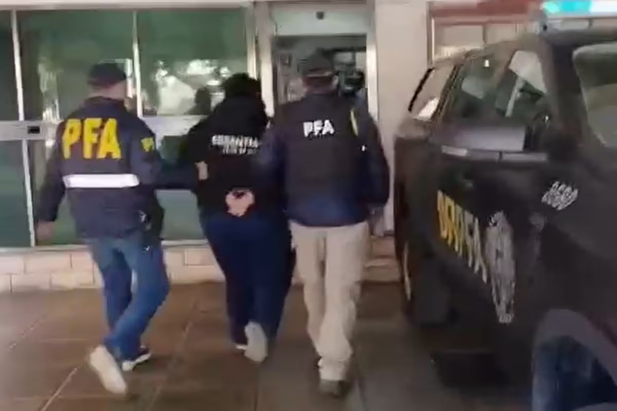 Um grupo de hackers que roubava bancos de dados privados e os vendia ao licitante com lance mais alto caiu