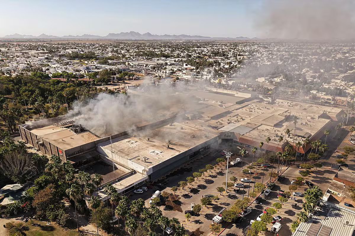 Um incêndio ocorreu em um shopping center no México. pelo menos 5 pessoas morreram, mais de 40 ficaram feridas