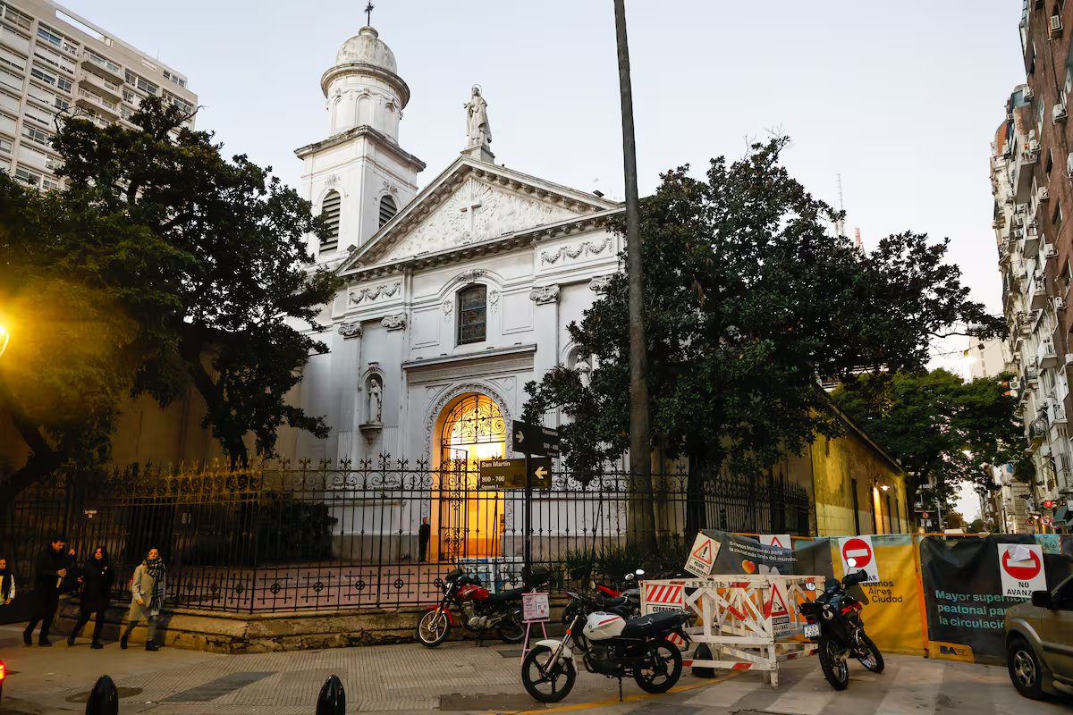 Uma das igrejas mais antigas de Buenos Aires está cheia de rachaduras e autoridades apontam obras nas proximidades