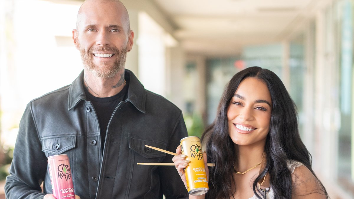 Vanessa Hudgens e Oliver Trevena comemoram a nova parceria Sweetfin da Caliwater em Los Angeles – Just Jared – Celebrity News & Gossip