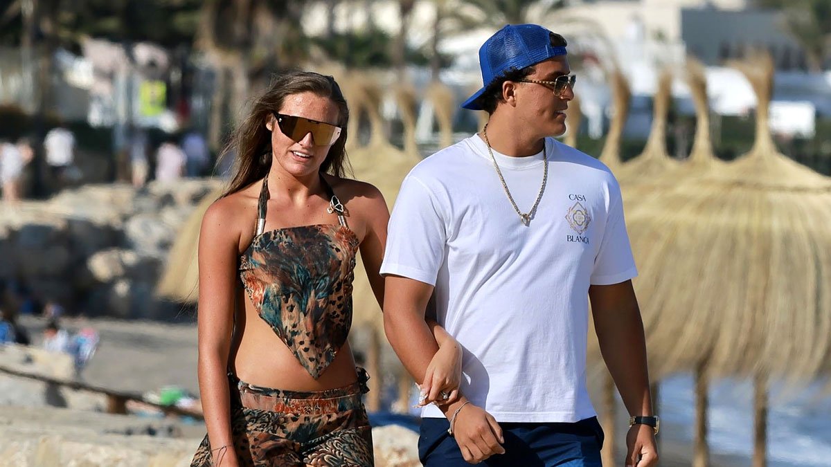 Venezuela Fury, 16, vista em lua de mel na Espanha com o novo marido Noah Price, 18 – Just Jared – Celebrity News & Gossip