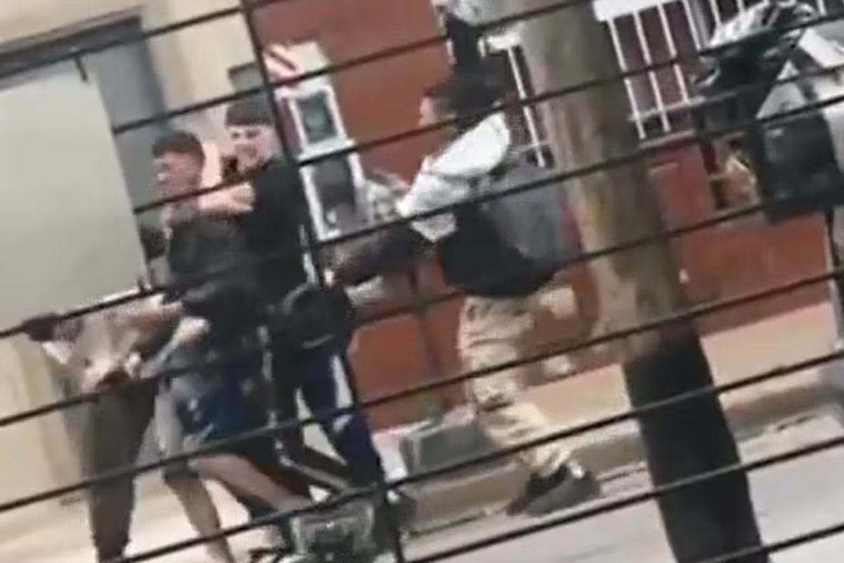 Vizinhos de La Matanza cortaram o motochoro com um tiro de jiu-jitsu, deixaram-no inconsciente e o entregaram à polícia.