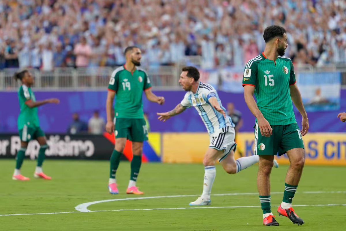 A Argélia apresentou queixa oficial à FIFA sobre a arbitragem da partida contra a Argentina