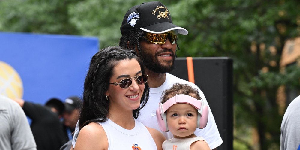 A esposa de Jalen Brunson, Ali, e a filha Jordyn, juntam-se a ele na parada da vitória do New York Knicks (fotos) – Just Jared – Celebrity News & Gossip