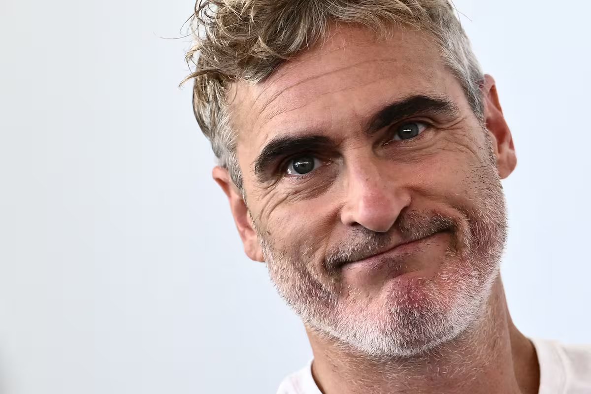 A infância arrepiante de Joaquin Phoenix no culto