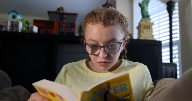 A primeira-dama de Utah, Abby Cox, participa de uma intervenção de leitura para adolescentes – Deseret News