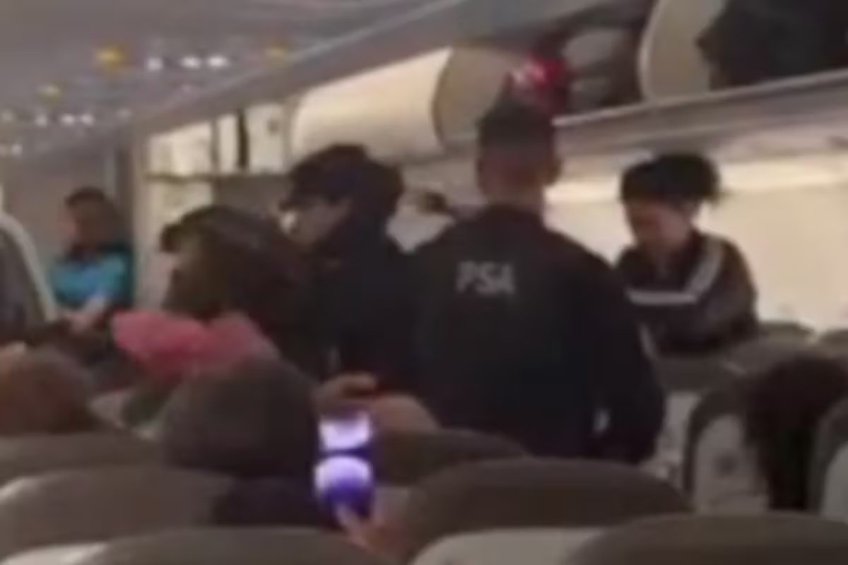Aeroparque. o passageiro não quis pagar o excesso de bagagem, mordeu o policial e foi preso.