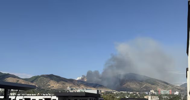 Alunos da Universidade de Utah são orientados a se abrigar enquanto o incêndio aumenta perto de Red Butte Valley – Deseret News