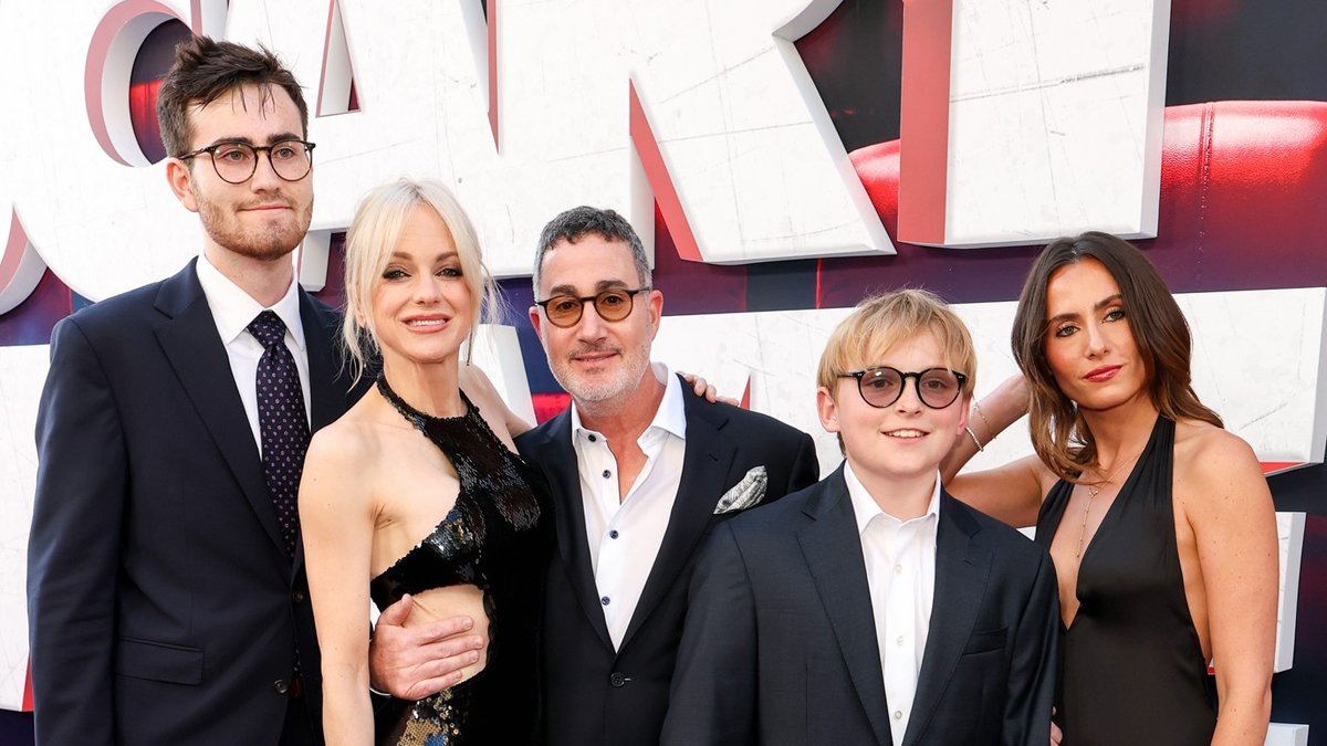 Anna Faris recebe apoio do filho Jack, do marido Michael Barrett e dos enteados na estreia de ‘Filme de terror’! – Just Jared – Notícias e fofocas sobre celebridades