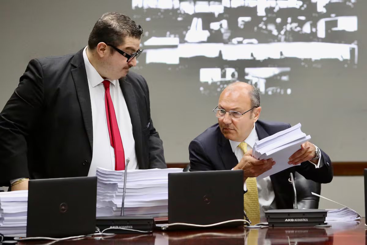 Aprovaram o julgamento de impeachment e suspenderam o juiz Salman, acusado de suborno.